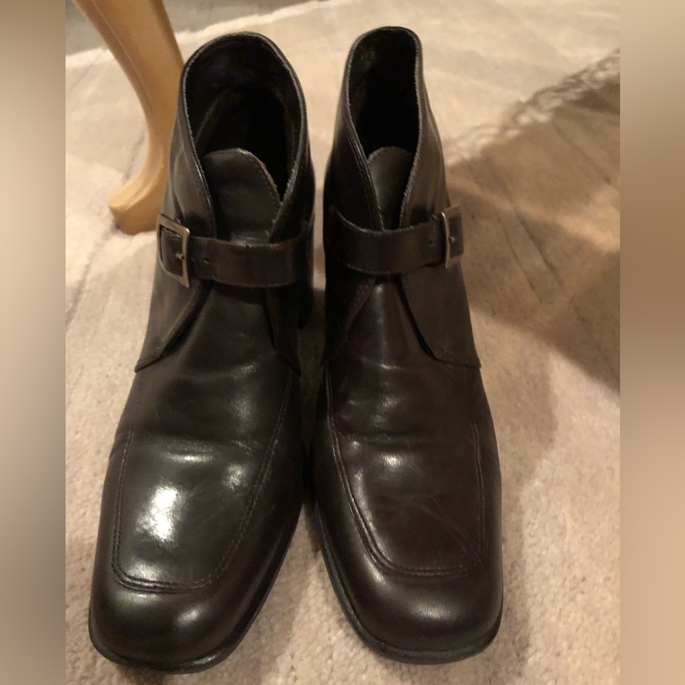 Brown leather heeled 🥾 size 8 Made in Brazil 🇧🇷